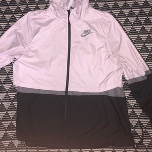 SUPER CUTE NIKE WINDBREAKER✨